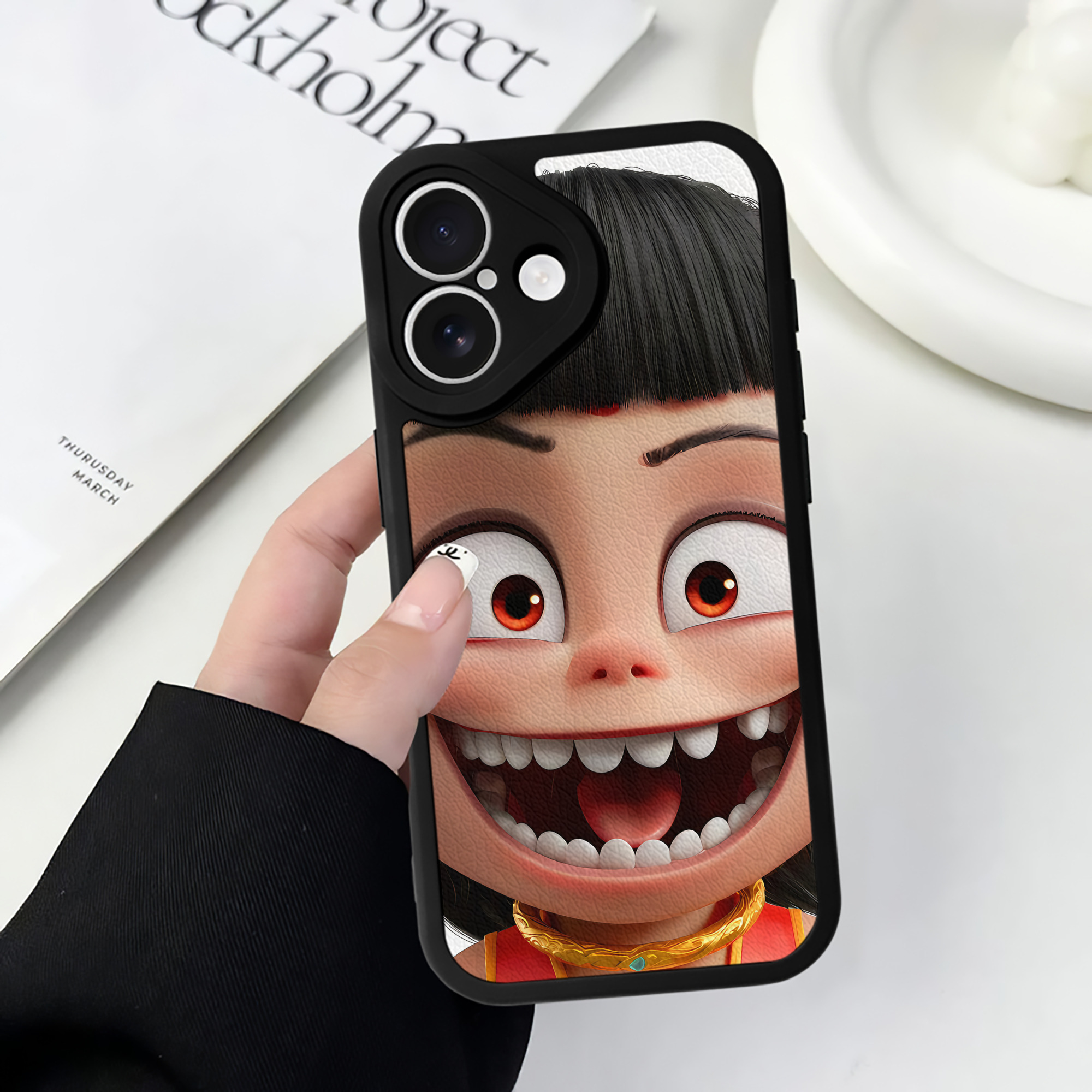 （画像用） Ne Zha 2 ナタ 魔童の大暴れ 【iPhone 16シリーズ対応】シリコンスマホケース（レザー調） 材質：シリコン